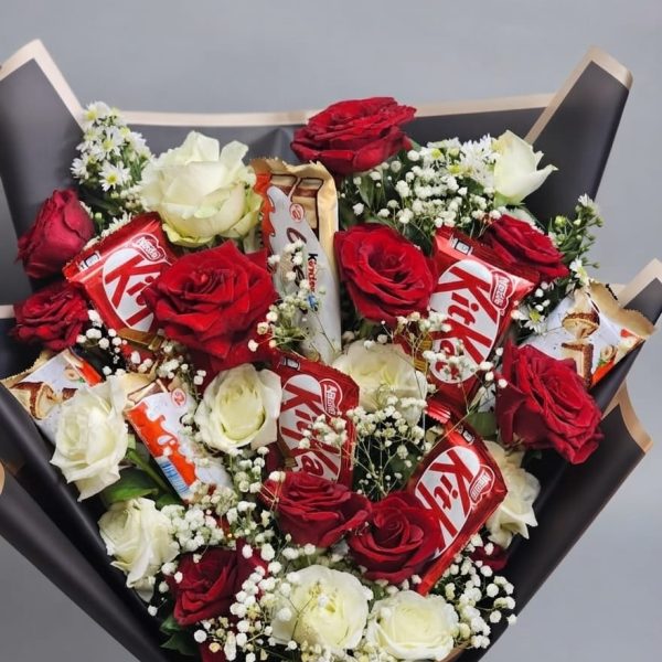 Royal Contrast Rose & Chocolate Elegance Bouquet