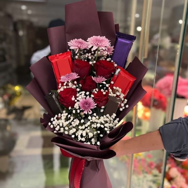 Midnight Velvet Rose & Chocolate Indulgence Bouquet