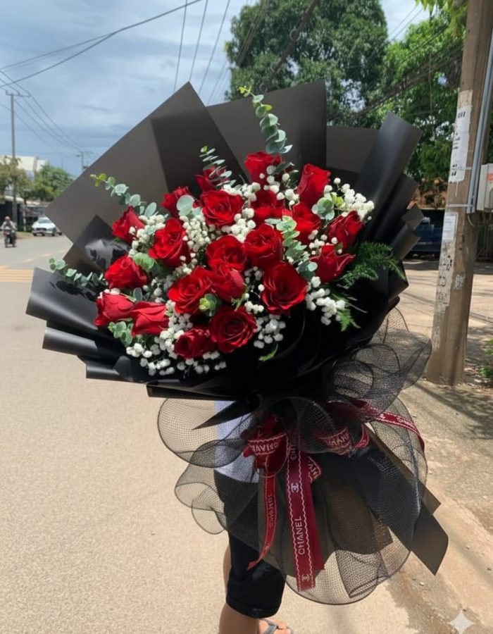 The Midnight Velvet Rose Bouquet