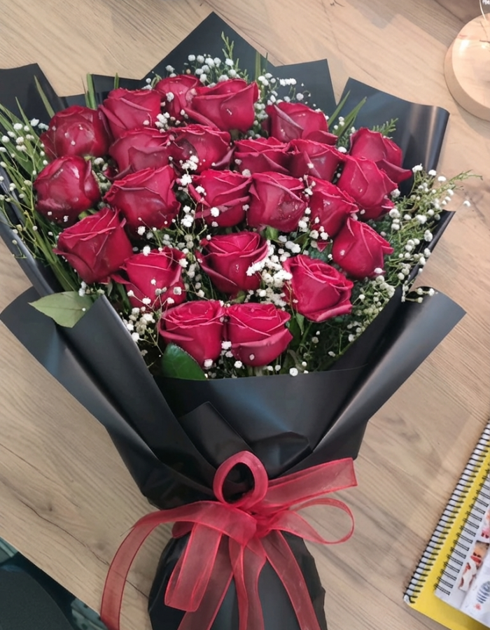 Midnight Elegance: Premium Red Rose Bouquet